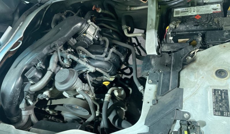 
								2013 Toyota Hiace SLWB TRH221R full									