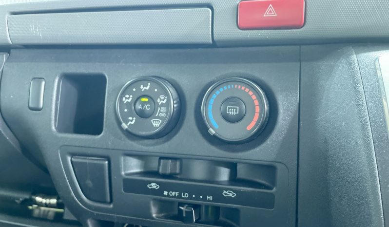 
								2013 Toyota Hiace SLWB TRH221R full									
