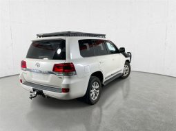 
										2020 Toyota Landcruiser SAHARA VDJ200R full									
