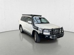 
										2020 Toyota Landcruiser SAHARA VDJ200R full									