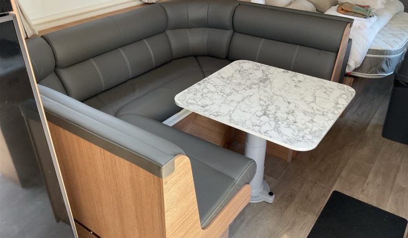
								2023 Jayco Silverline 24.7 ft Caravan full									