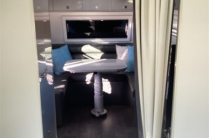 
								2016 Jaeger Dreamlander Caravan full									