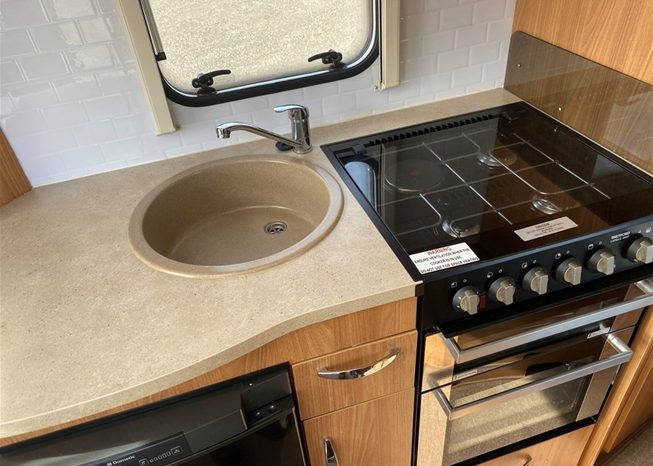
								2015 Swift Explorer 4FB Caravan full									