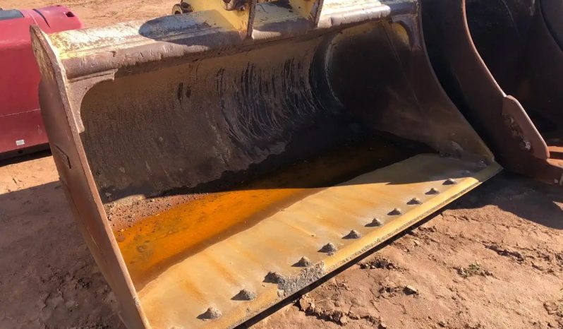 
								2021 Caterpillar 330GC full									