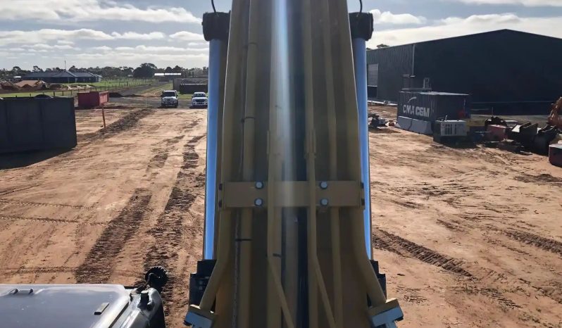 
								2021 Caterpillar 330GC full									