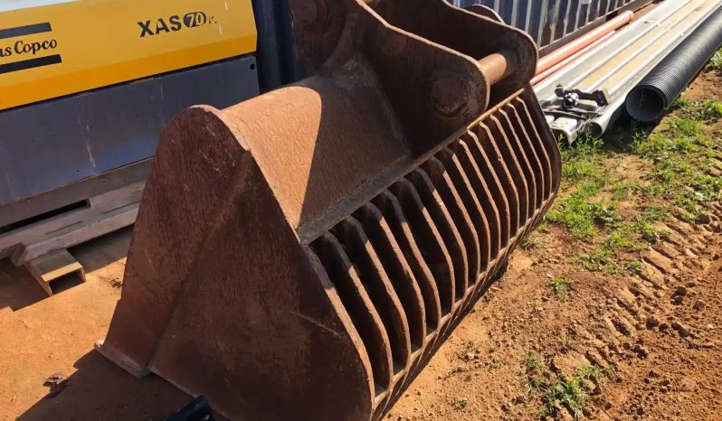 
								2021 Caterpillar 330GC full									